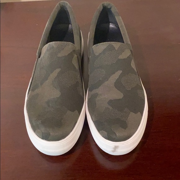 vince camuto camo shoes